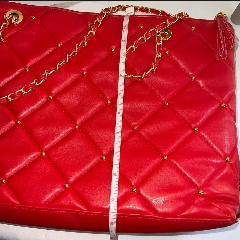 Y & S Vintage Red Quilted Tassel Purse w/Gold Braid Straps. - Picture 3 of 10